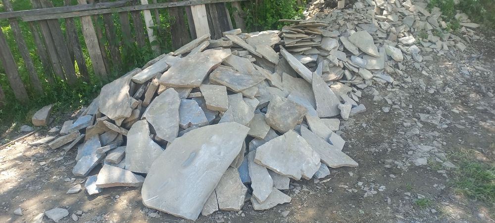 Vând și montez piatra de munte  naturala
