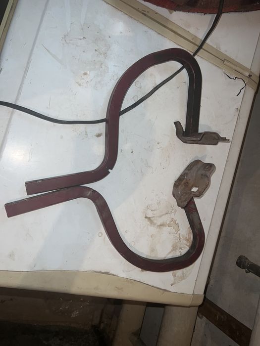 Петля,стойка капота