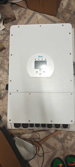 Deye 12kW трифазен хибриден инвертор