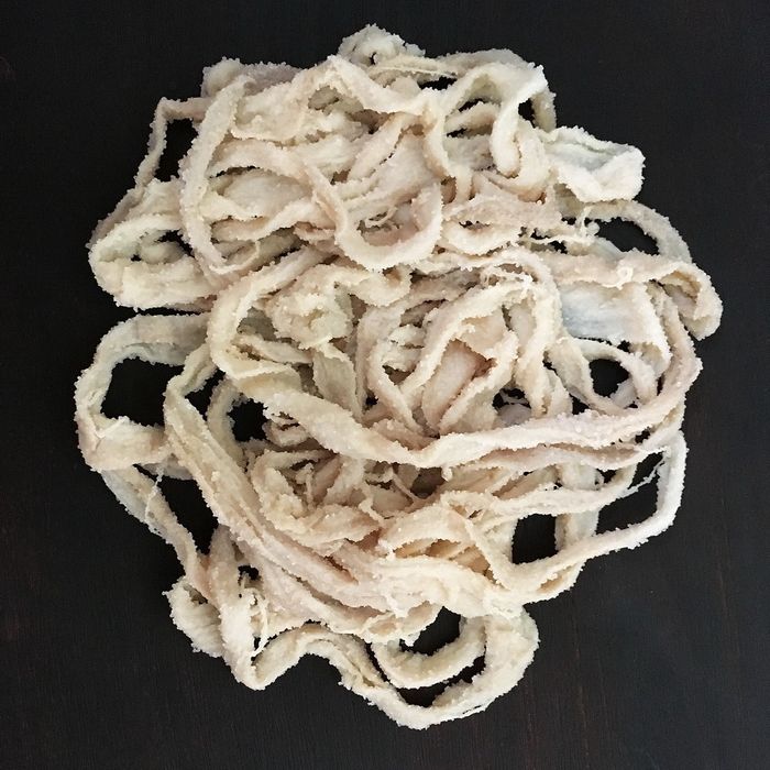 Нитритная соль , оболочки для колбас .