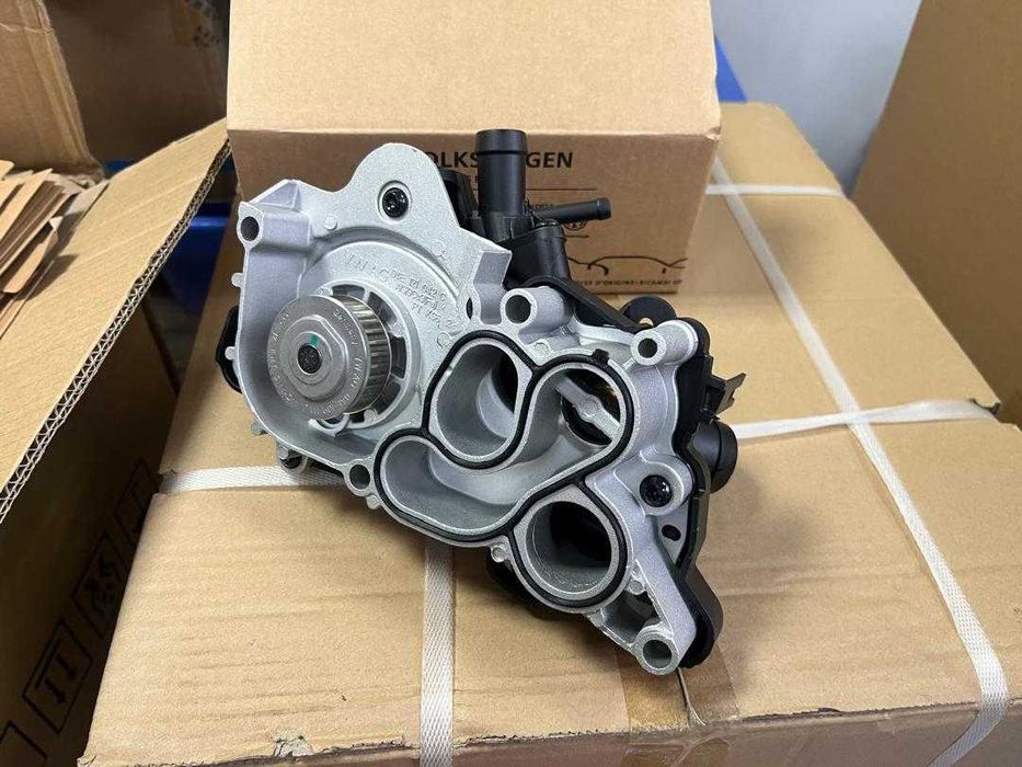 Оригинална водна помпа с термостат ОЕМ 06L121111H      A146