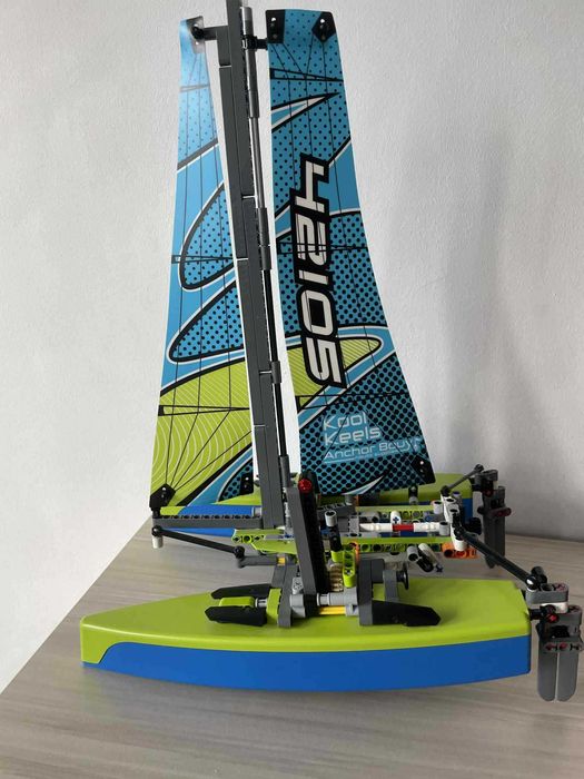 LEGO Technic Catamaran (Катамаран Лего) 42105