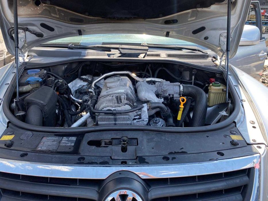 Dezmembrez TOUAREG 7L facelift 2.5 BPE euro 4/bara fata/capota/far/usa