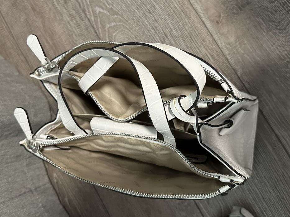 Оригинална бяла чанта Guess