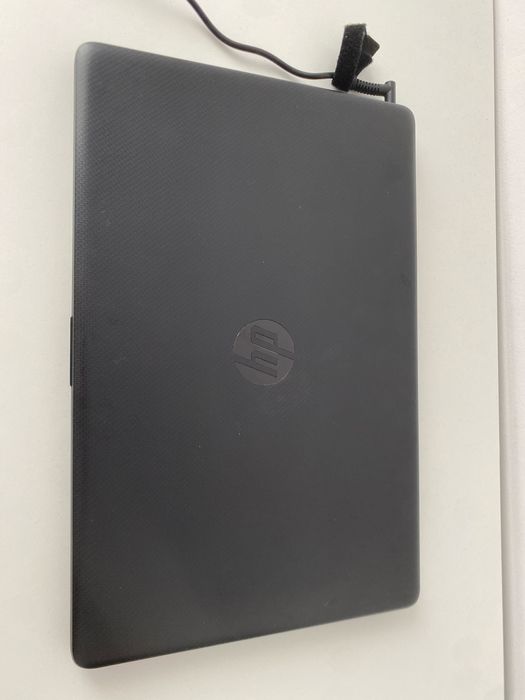 Laptop HP, potrivit pentru office si stocarea pozelor