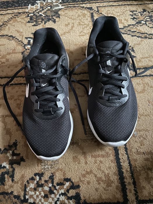 Vand adidasi nike marimea 42