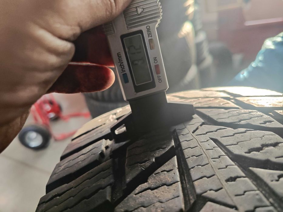 2бр.зимни гуми 225/75/16C Nokian