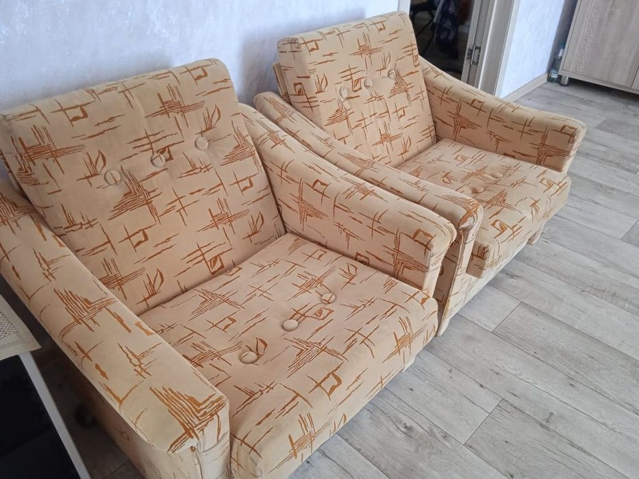 Продам диван и два кресла