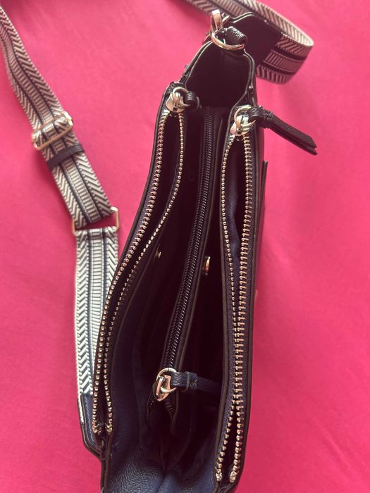 Тъмно синя малка чанта