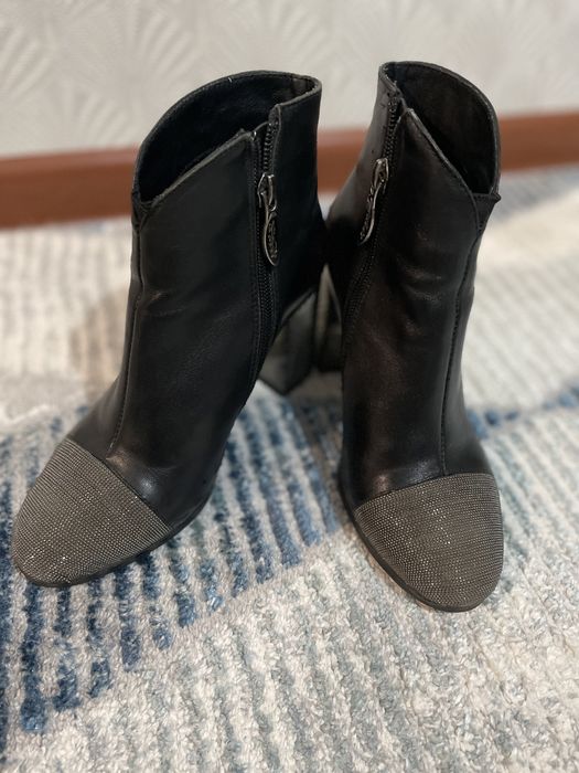 Продам 2 пары ботильоны  кожаные 33 размера