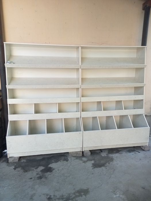 Стиляж продуктовый магазине