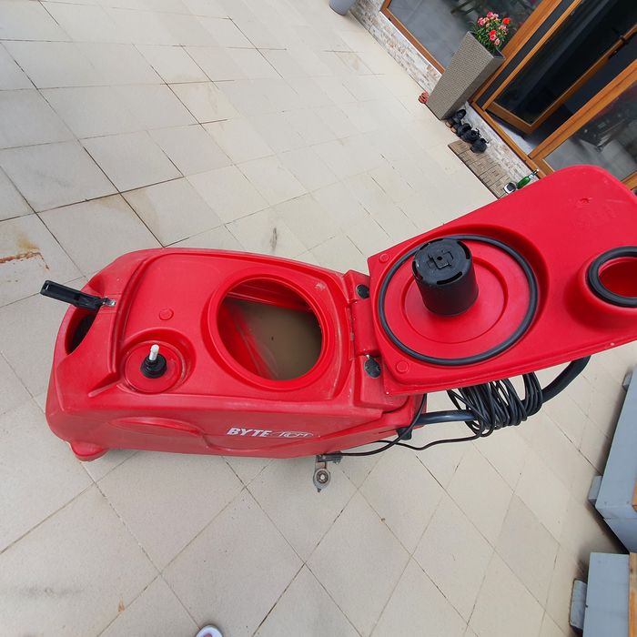 Inchiriez masina spalat pardoseli