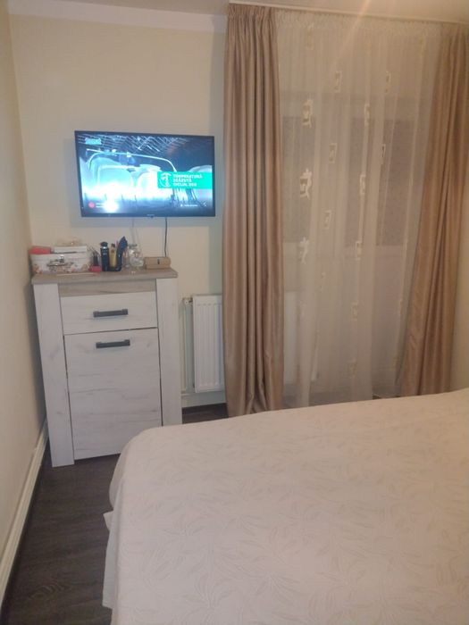 Închiriez apartament 3 camere decomandat