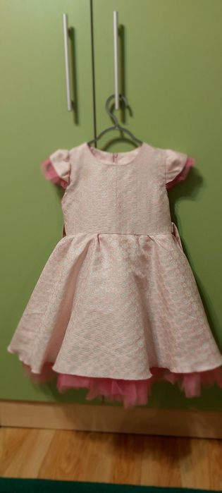 Продам платье для девочки 3-5 лет