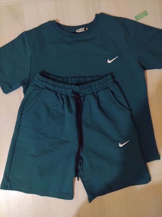 Compleu baieti Nike.
