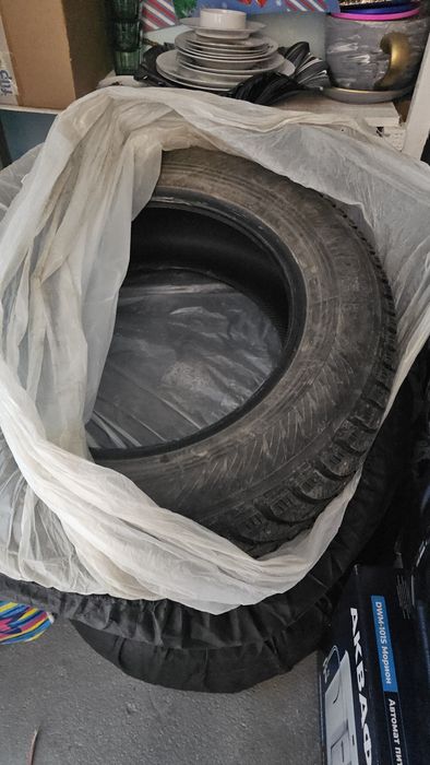 Продам шины Yokohama 235/65 R18 110T с шипами