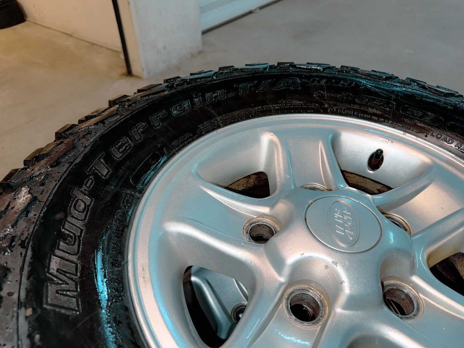 BFGOODRICH MUD TERRAIN 265/70/16 KM3 Defender 5x165.1 Boost алуминиеви джанти