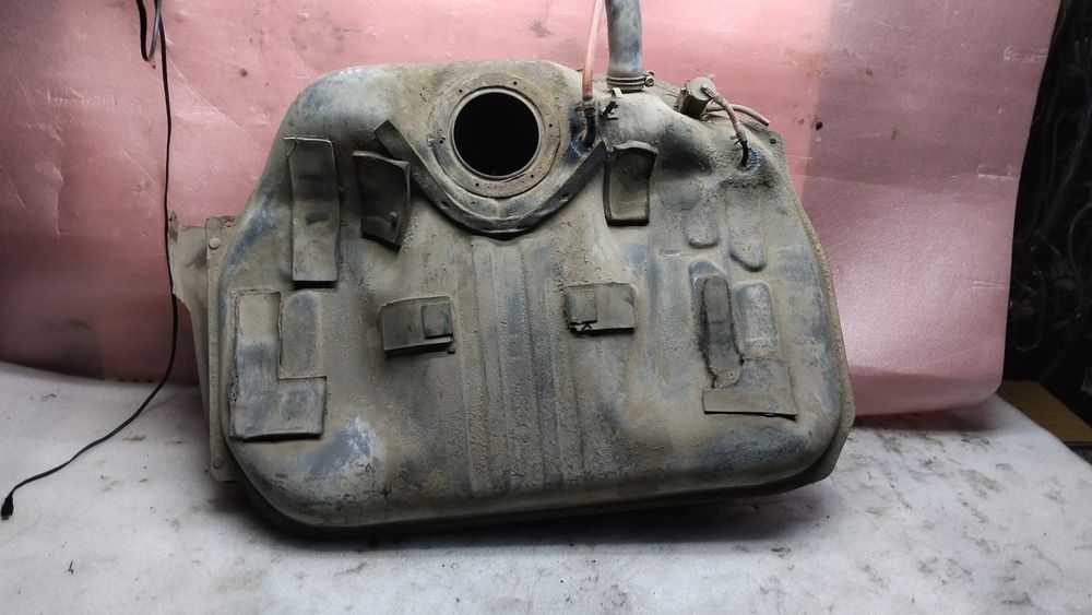 Бак топливный...