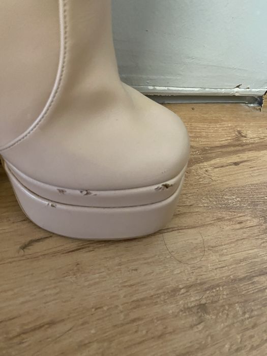 Дамски боти на ток