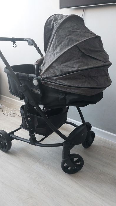 Продам коляску TOMIX