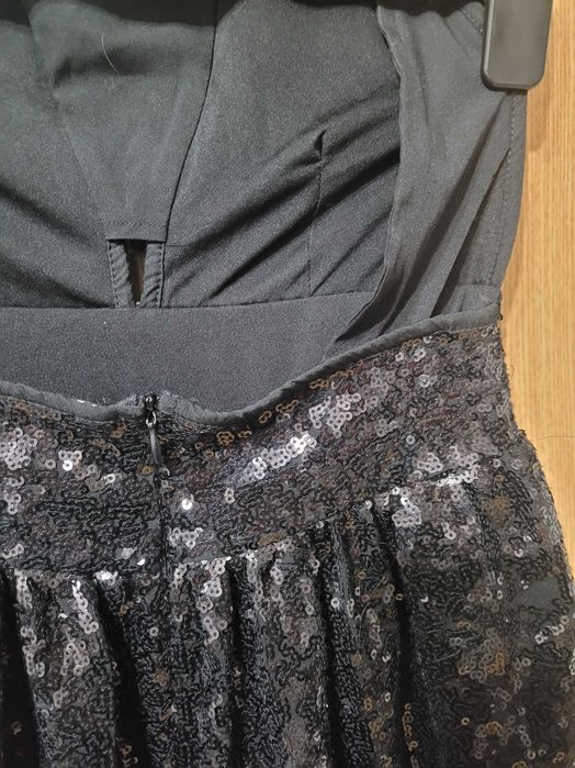 Rochie din paiete neagra, este WOW, cu spatele gol, marime XS