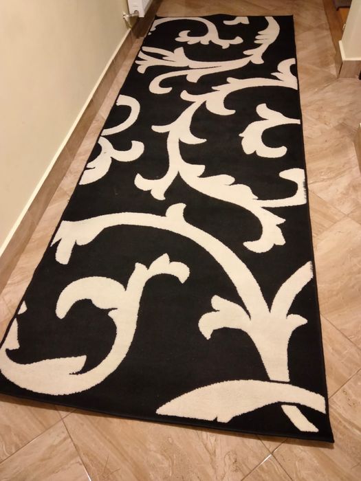 Vând 3 covoare,in stare foarte bună.