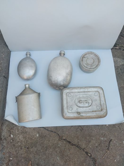 Lot bidoane militare din aluminiu și cutii recipiente vechi vintage colecție