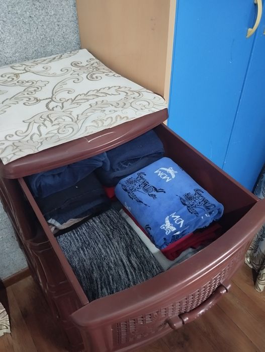 Продам детский шкаф,камод и парту