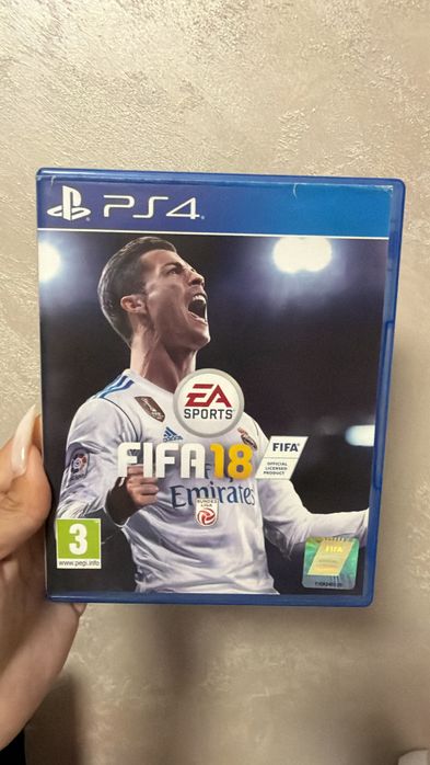 Продавам FIFA2018 г. В отлично състояние. За ps4