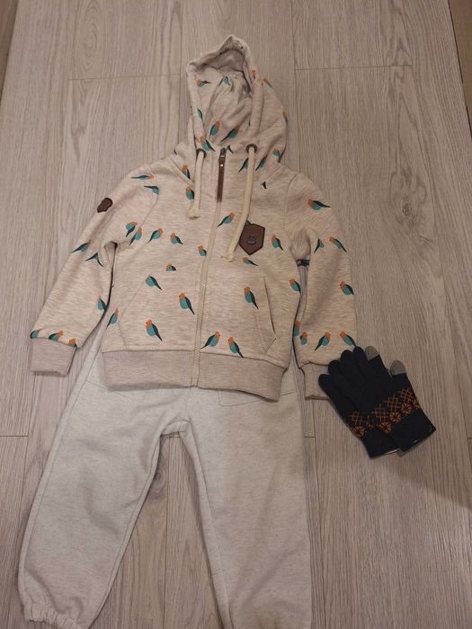 Детски  екип нов  суичър, нов панталон и ръкавици