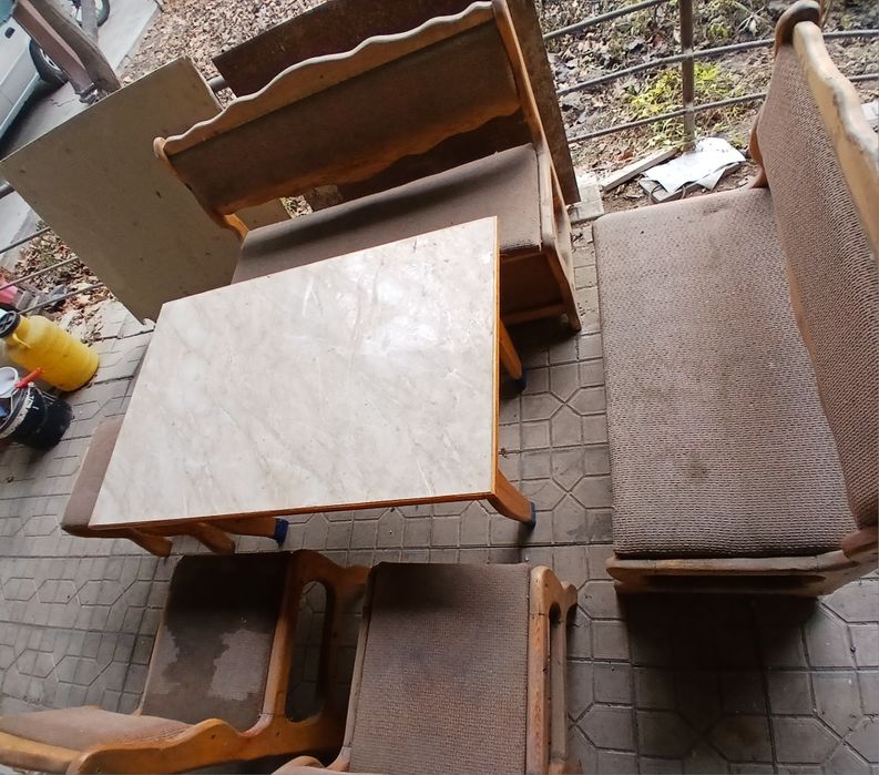 Кухонный уголок стол стул  сотилади.