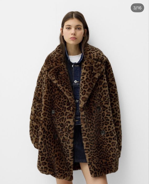 Палто от еко косъм Bershka