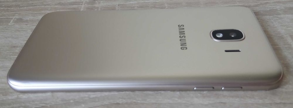 Samsung Galaxy J4 (SM-J400G/DS)