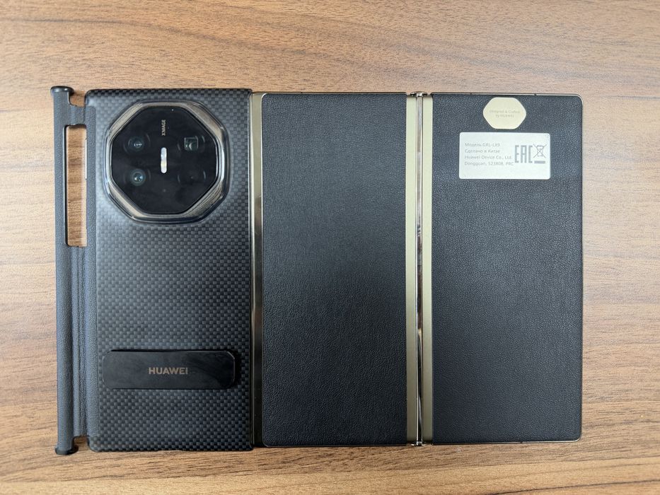 Huawei mate XT Ultimate design