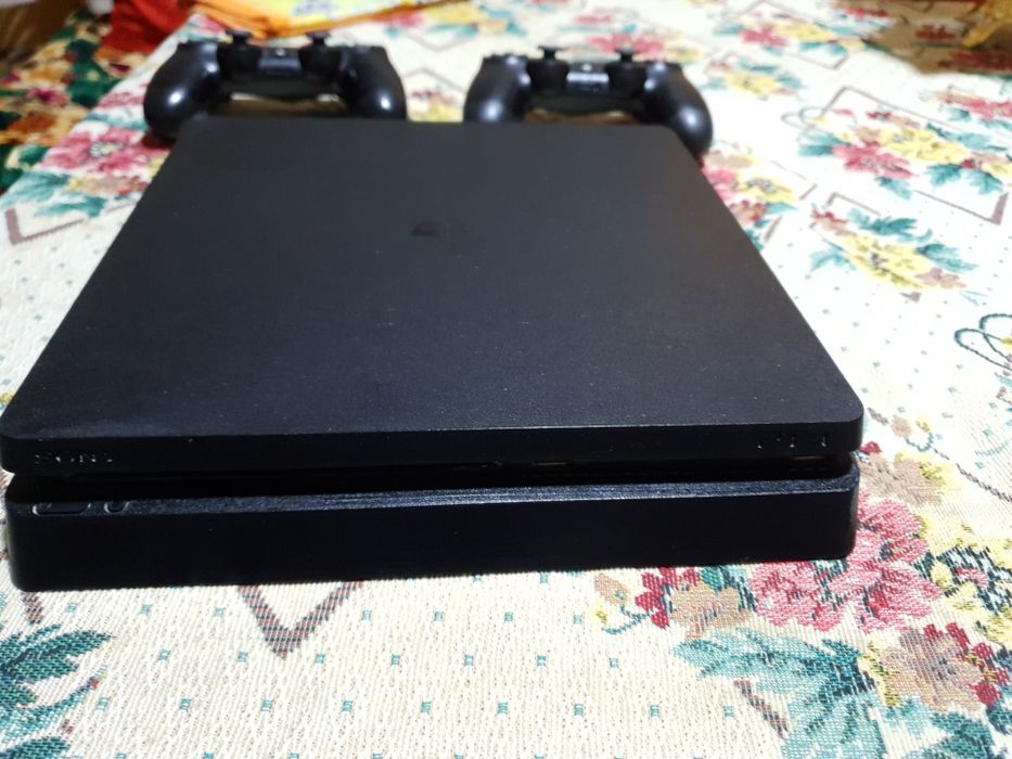 Play station 4 slim  512GB