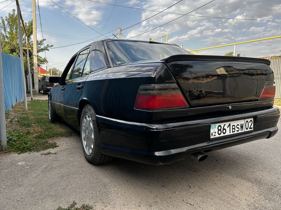 В продаже Мерседес W124