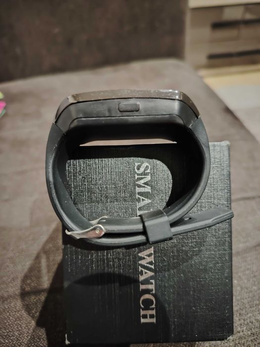 Чисто нов смарт часовник