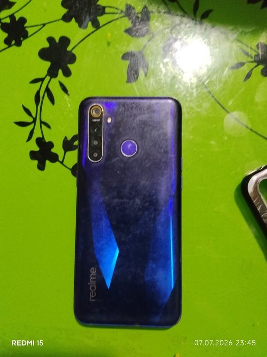 Телефон realme 5 pro