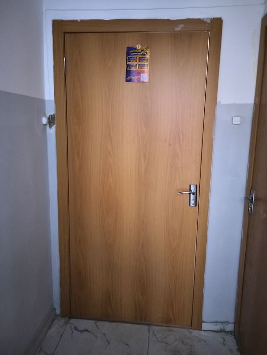 Продам входную дверь
