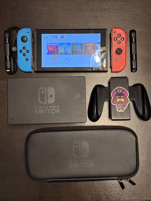 Nintendo Switch V2 + 7 игр + полный комплект аксессуаров