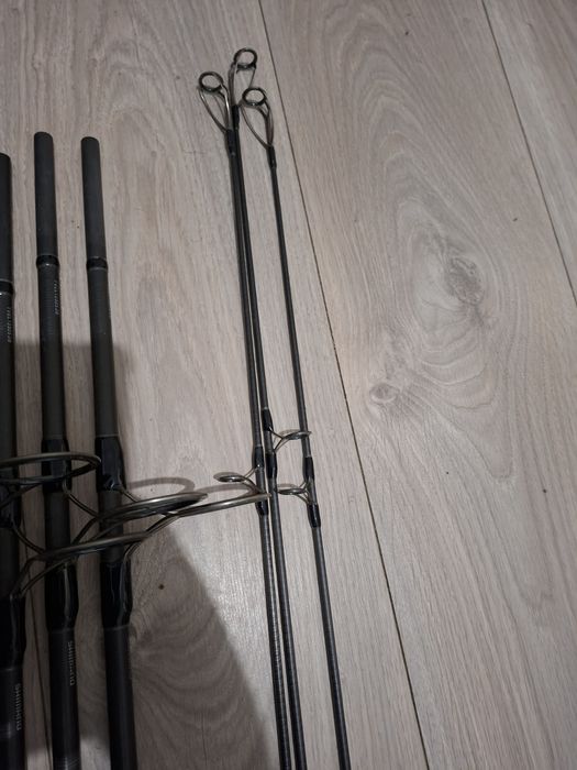 Продавам въдици Shimano Tribal Velocity 12ft 3.25lb – комплект (3 пълни въдици + 1 резервна долна