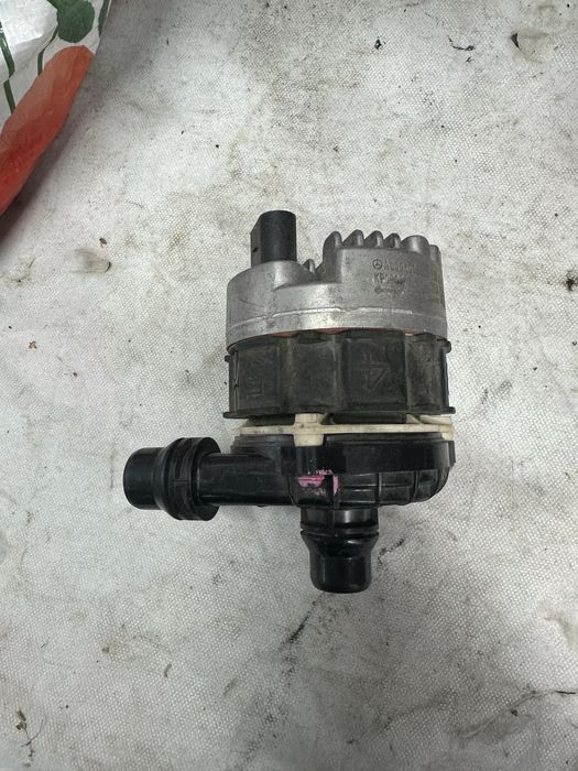 Pompă recirculare apă mercedes.