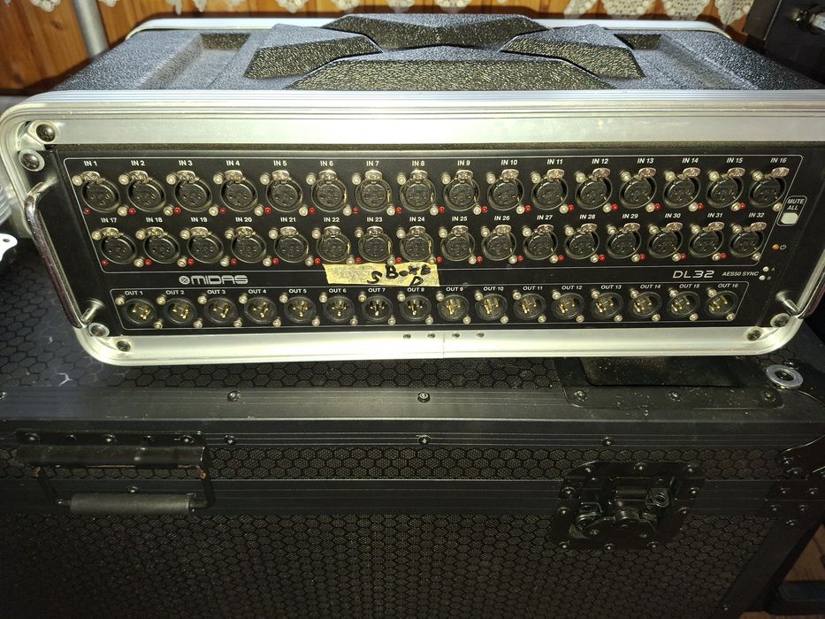 Stage box Midas DL32 + the sssnake 50 cat