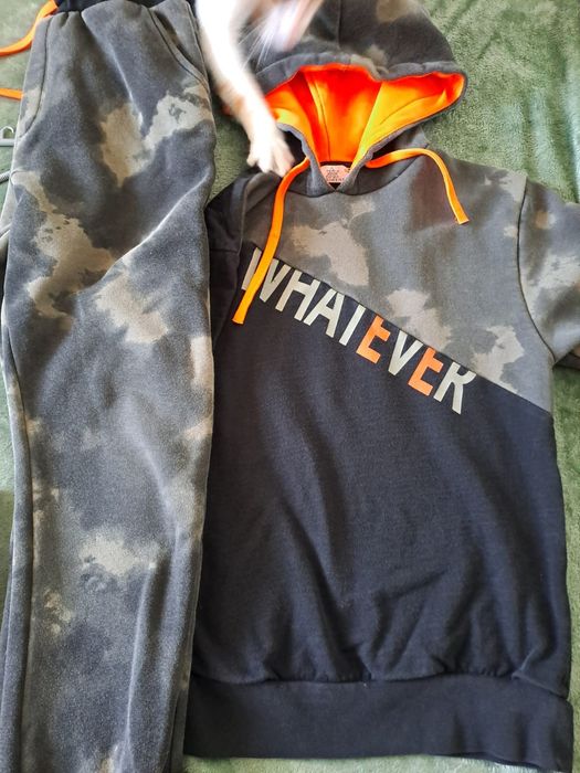 Суитчър, спортен панталон, екип електрик , черно и зелено