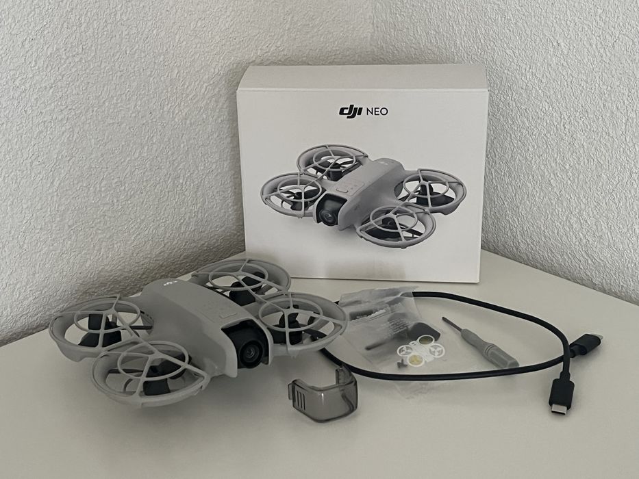 Дрон DJI Neo + подарък куфар за съхранение
