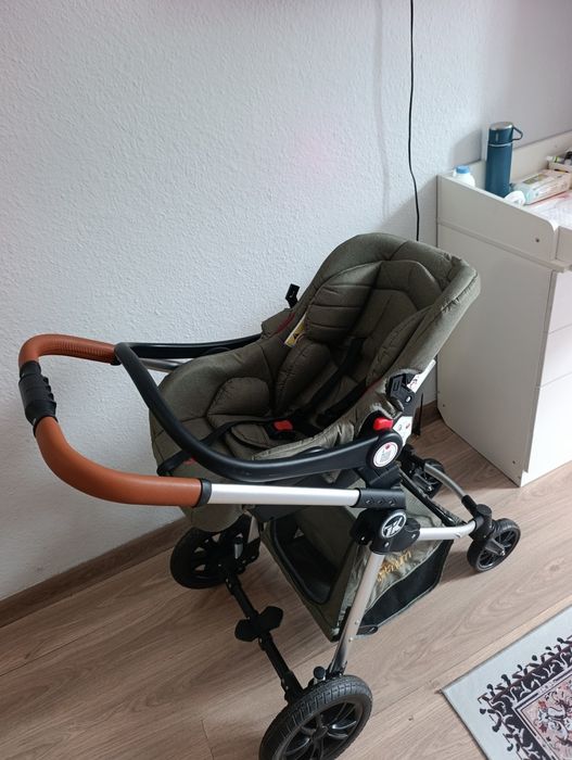 Продам коляску 3в1