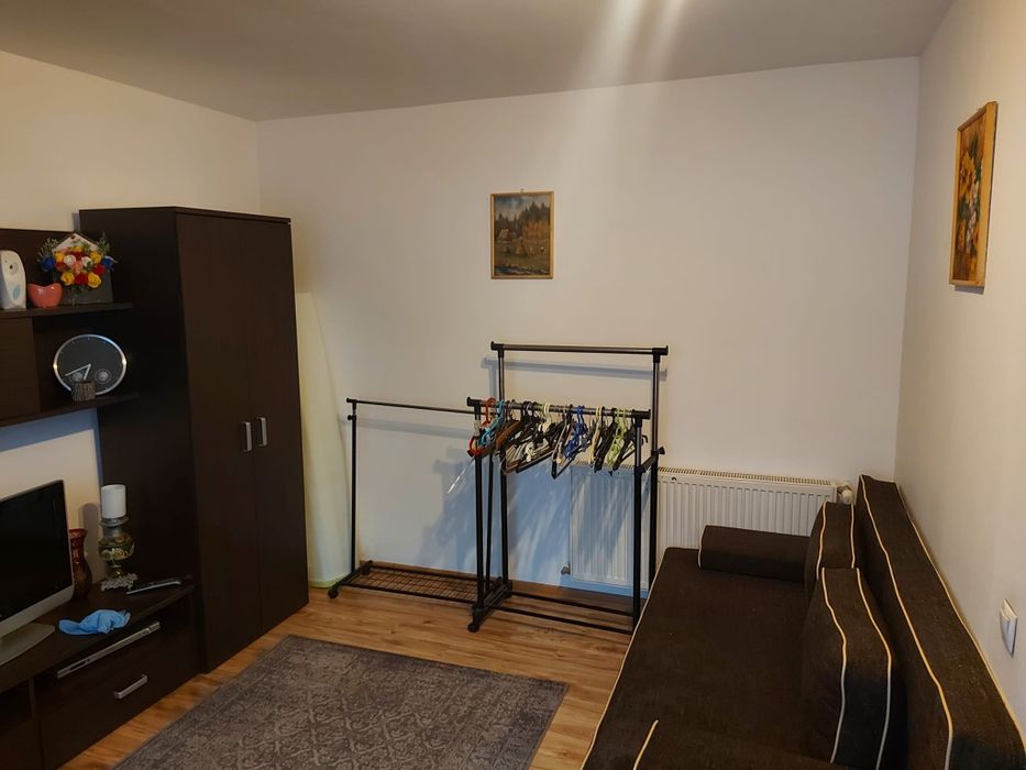 Închiriez apartament