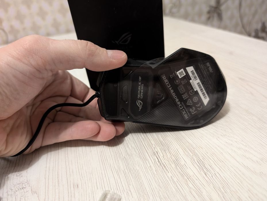 Продается мышь Asus Rog Chakram Core