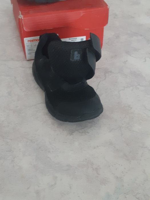 Продам детскую обувь