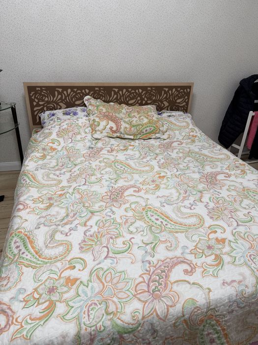 Продам кровать с матрасом